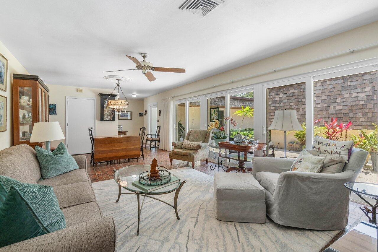 425 Northwest 11th Street Boca Raton, FL 33432 - Photo 7 of 34 Living Room