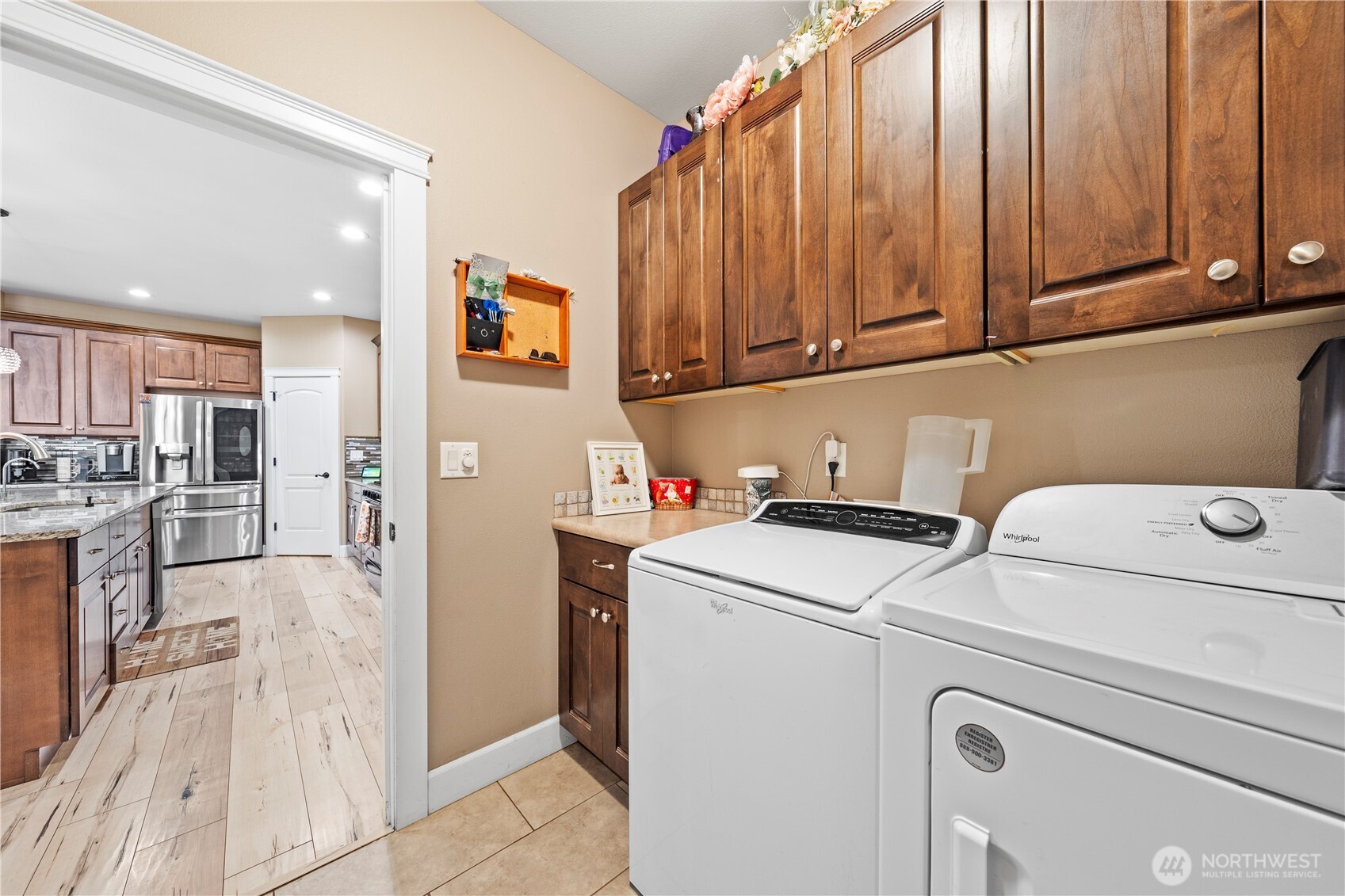 1830 East Madera Street Othello, WA 99344 - Photo 29 of 35 a view of washer and dryer with kitchen view