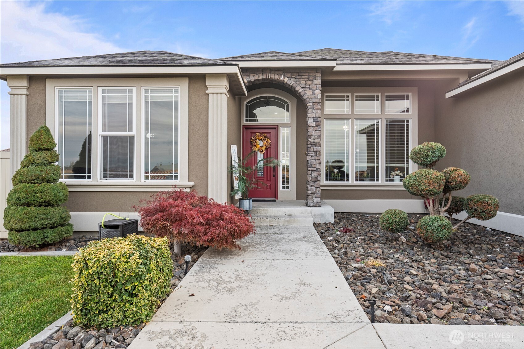 1830 East Madera Street Othello, WA 99344 - Photo 31 of 35 a front view of a house