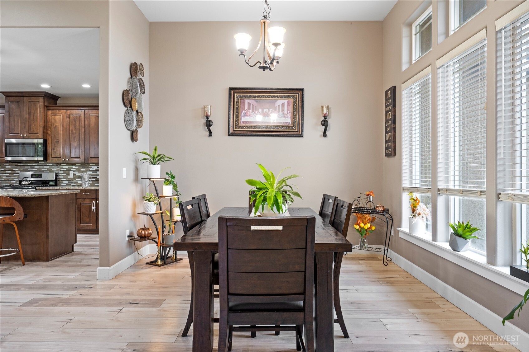 1830 East Madera Street Othello, WA 99344 - Photo 7 of 35 a dining room with furniture and window