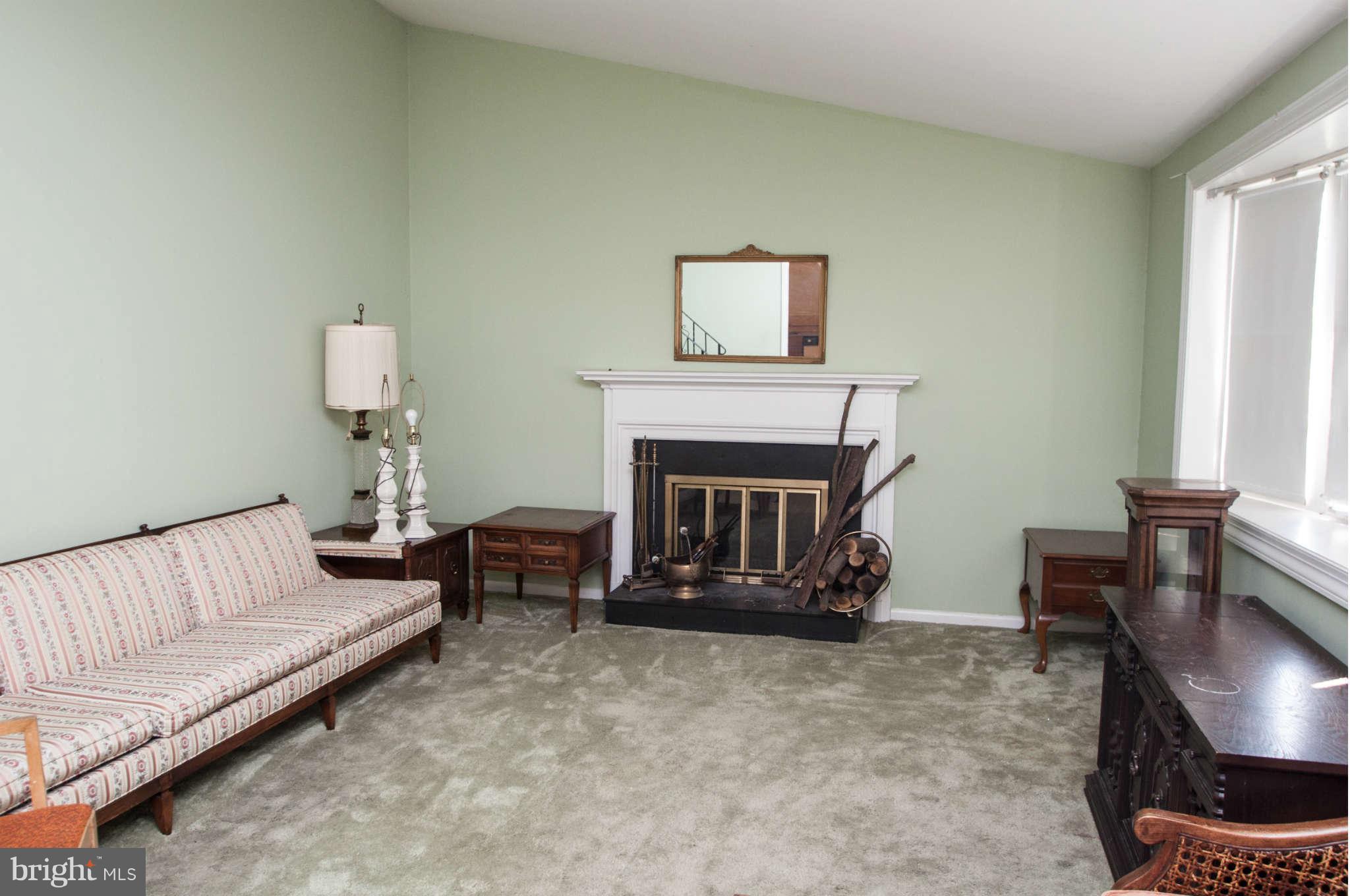 3320 Ripple Road Baltimore, MD 21244 - Photo 2 of 12 Living Room