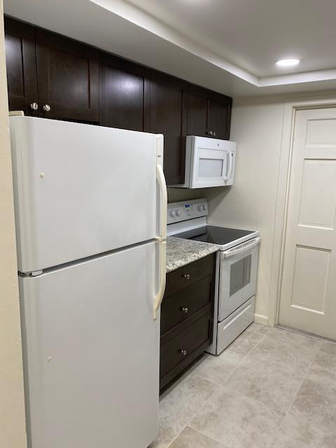 521 Northeast 45th Street, Unit 1 Boca Raton, FL 33431 - Photo 3 of 15 Galley Kitchen
