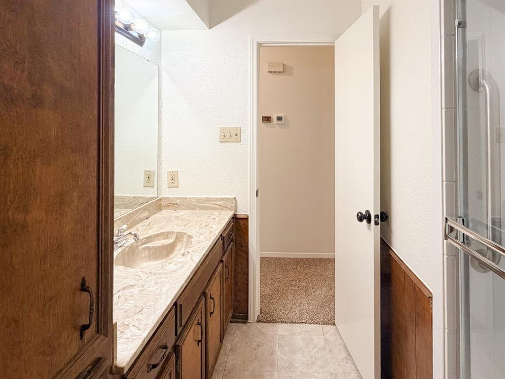 712 Pecan Street Burleson, TX 76028 - Photo 15 of 31