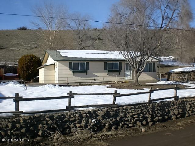 131 Webert Road Tieton, WA 98947 - Photo 1 of 17 a view of a house with a yard