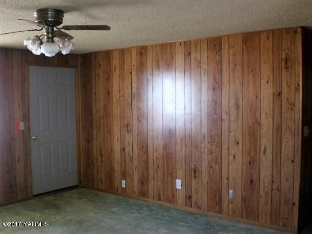 131 Webert Road Tieton, WA 98947 - Photo 12 of 17 a view of a elevator