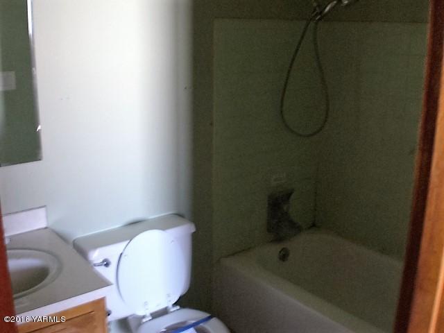 131 Webert Road Tieton, WA 98947 - Photo 13 of 17 a bathroom with a shower and toilet