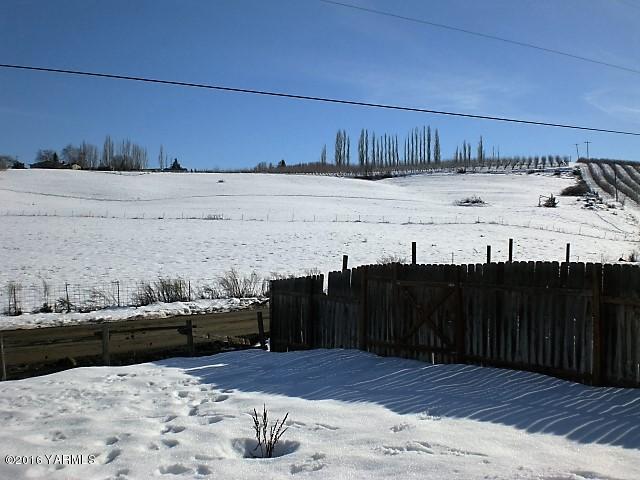 131 Webert Road Tieton, WA 98947 - Photo 15 of 17 a view of a terrace