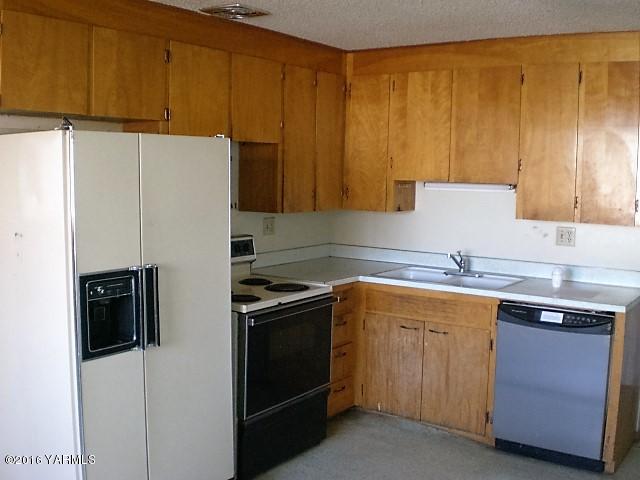 131 Webert Road Tieton, WA 98947 - Photo 7 of 17 a kitchen with a sink stove and refrigerator