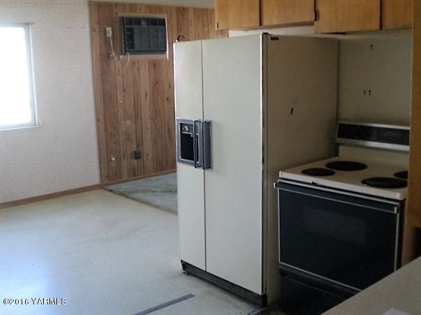 131 Webert Road Tieton, WA 98947 - Photo 8 of 17 a kitchen with a stove and a refrigerator