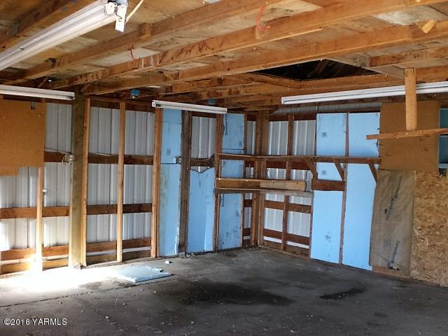 131 Webert Road Tieton, WA 98947 - Photo 10 of 17 a view of a porch with furniture and front door