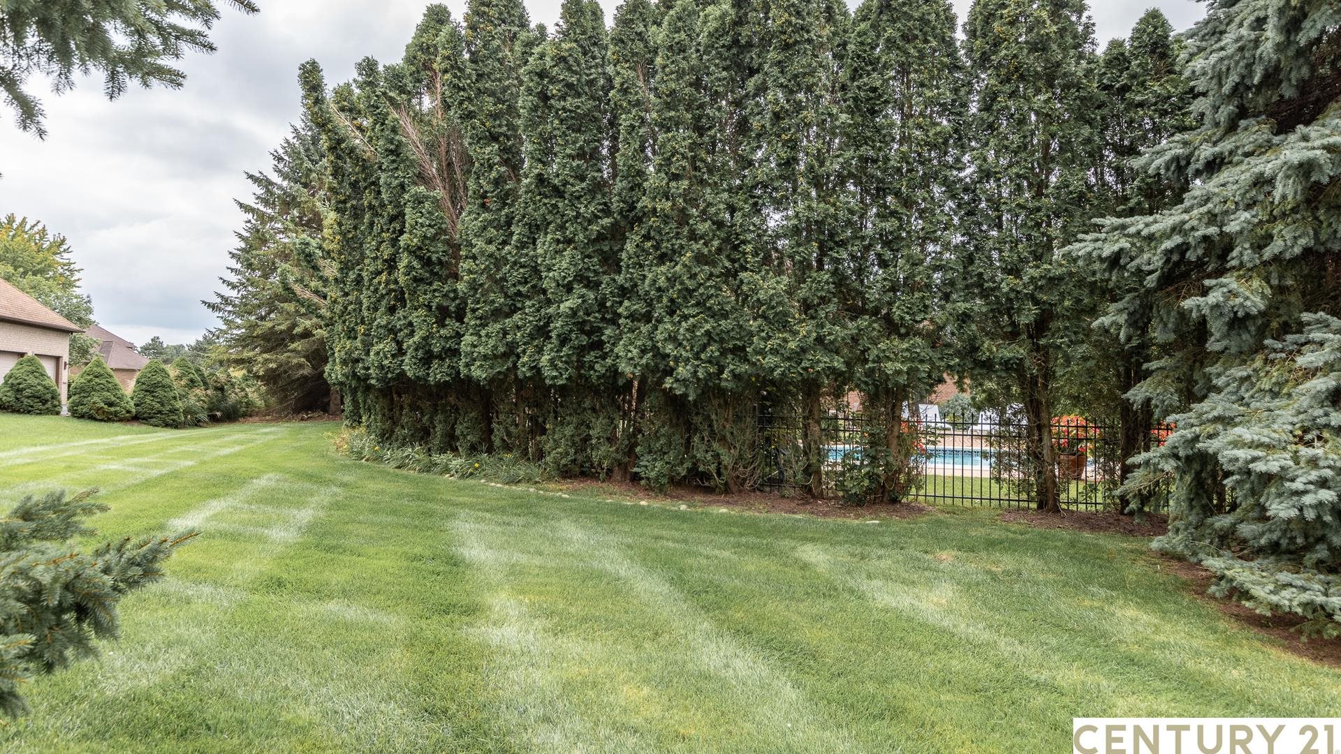 396 Oakbridge Drive Rochester, MI 48306 - Photo 7 of 99 50121464-6.JPG