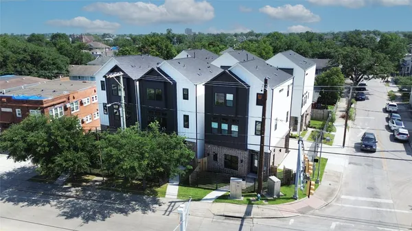 $3,400 | 326 Eastwood Street, Houston, TX 77011