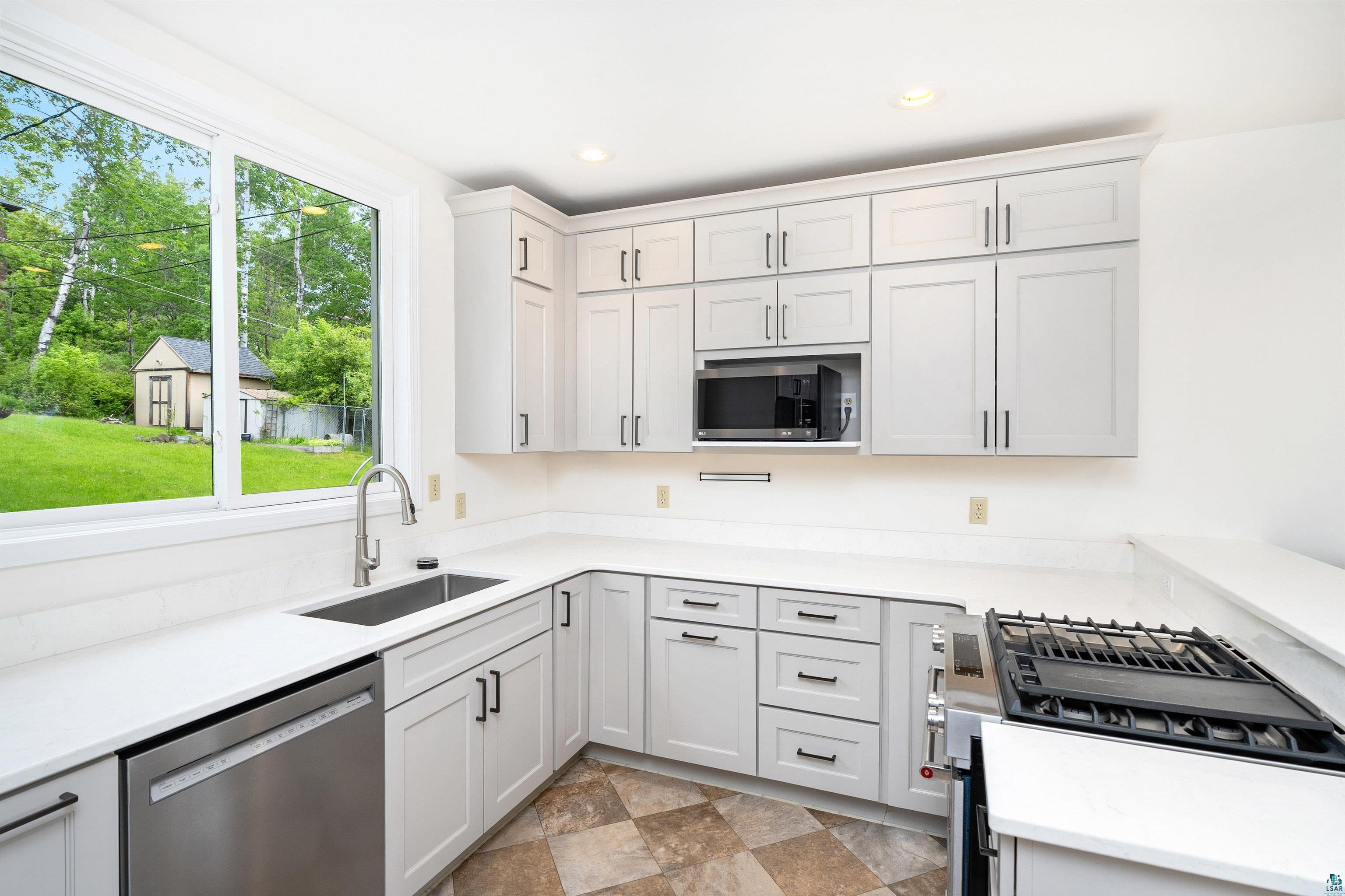2701 East 2nd Street Duluth, MN 55812 - Photo 14 of 40