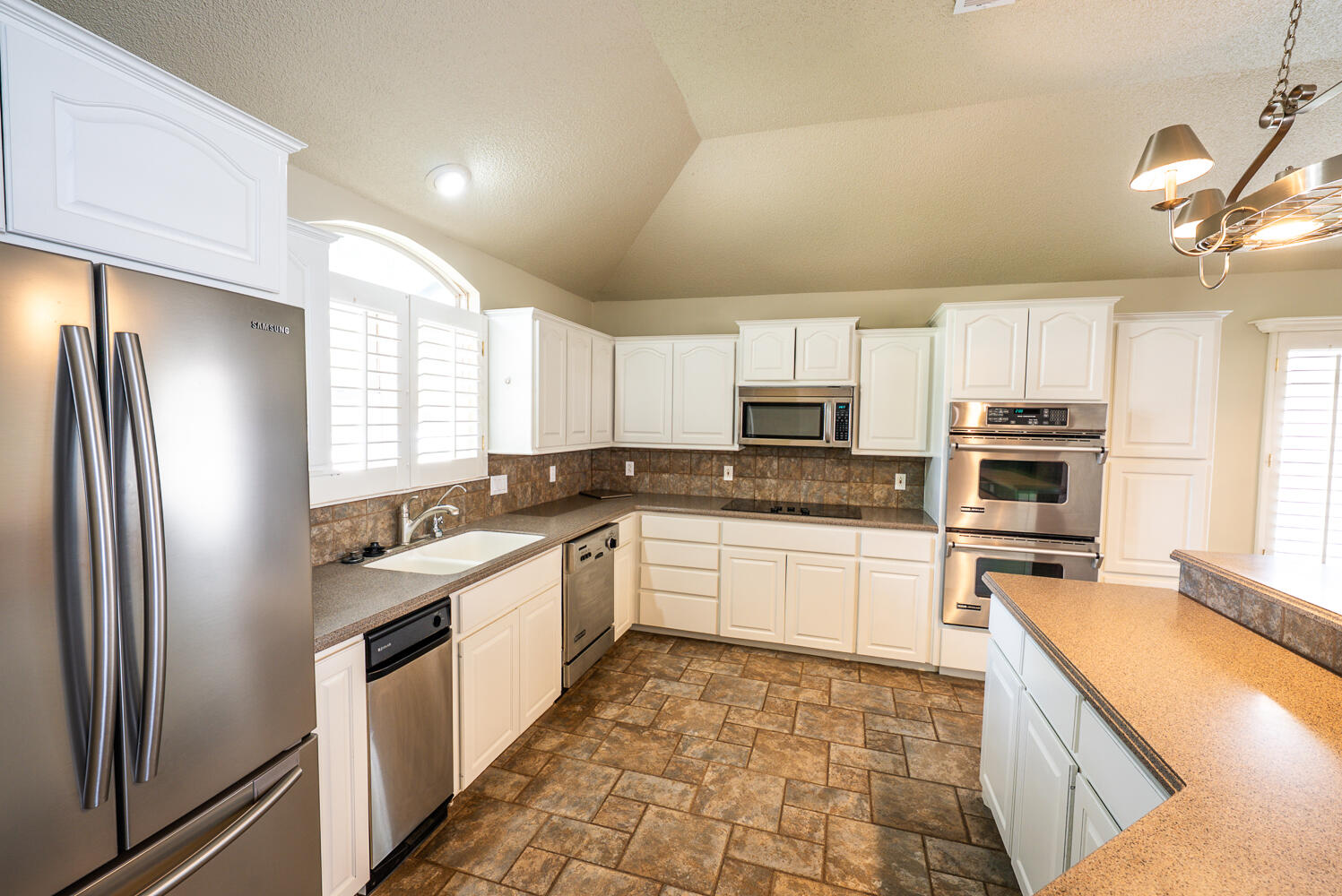 10907 Raleigh Avenue Lubbock, TX 79424 - Photo 3 of 27 DSC00958