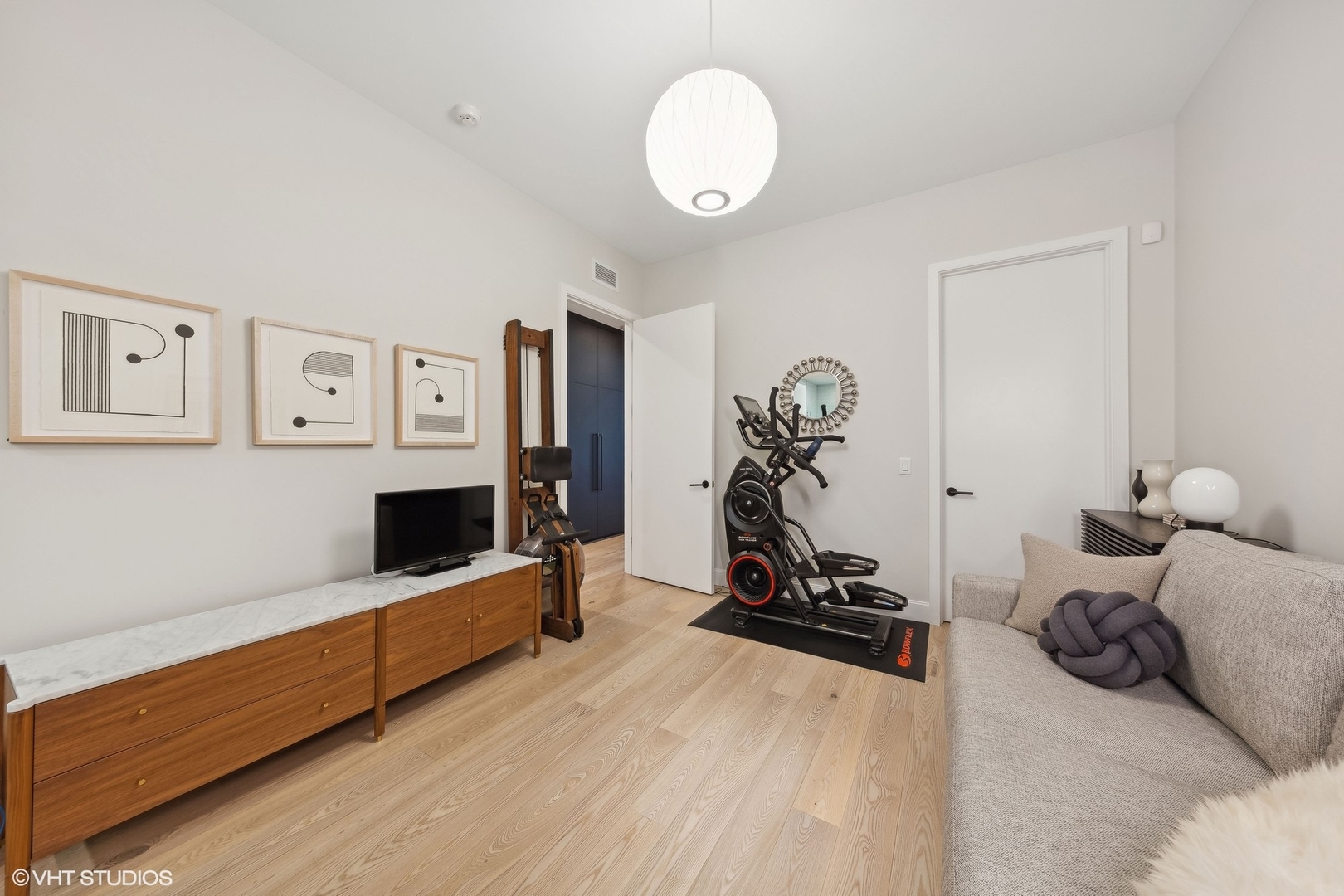 35 North Aberdeen Street, Unit 2S Chicago, IL 60607 - Photo 40 of 46 a room with gym equipment and equipment