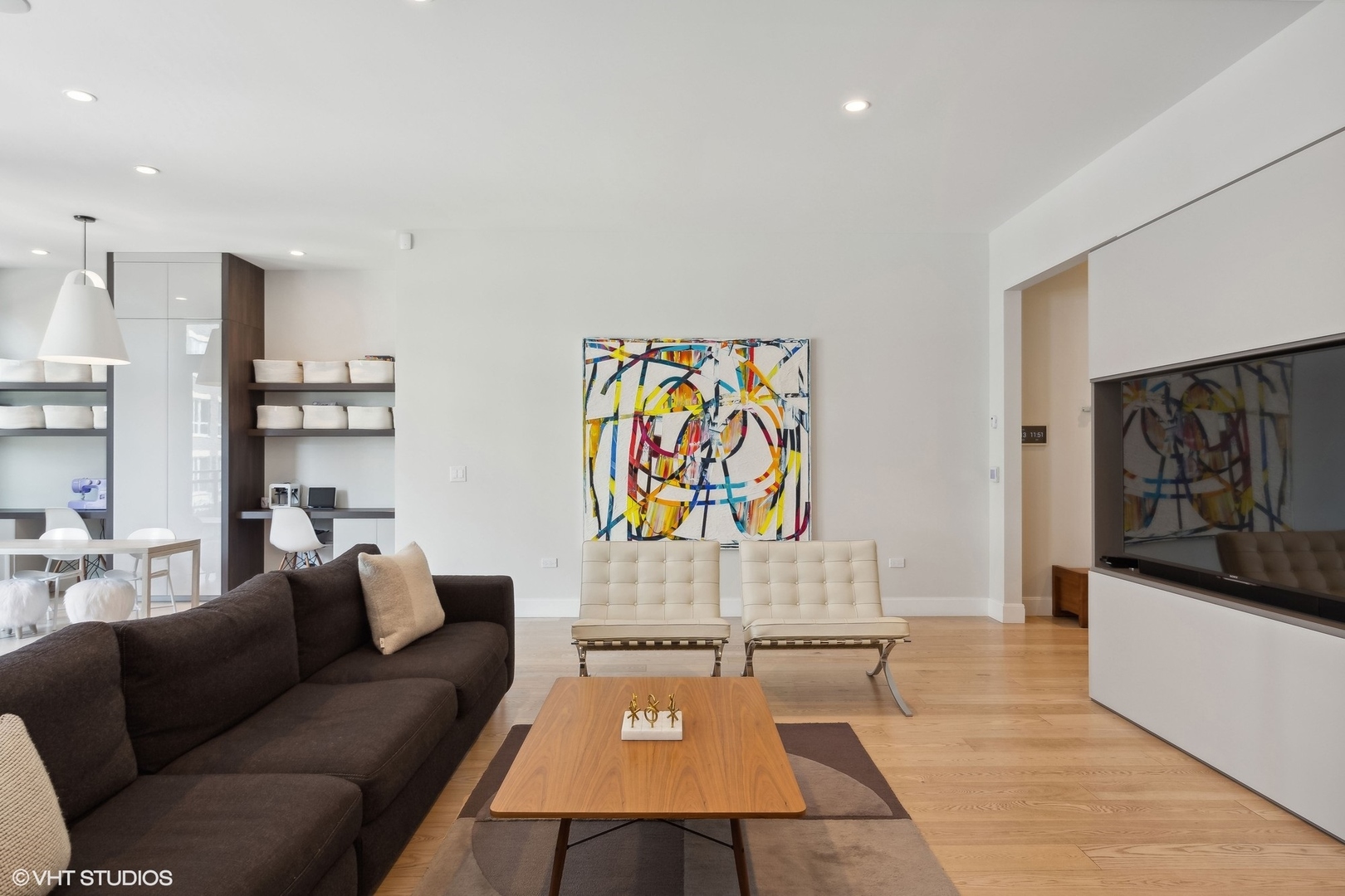35 North Aberdeen Street, Unit 2S Chicago, IL 60607 - Photo 5 of 46 a living room with furniture and a couch