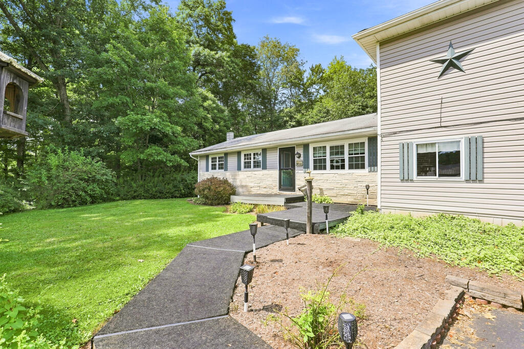 204 Stepping Stone Road Somerset, PA 15501 - Photo 5 of 61 Gallery Image 5