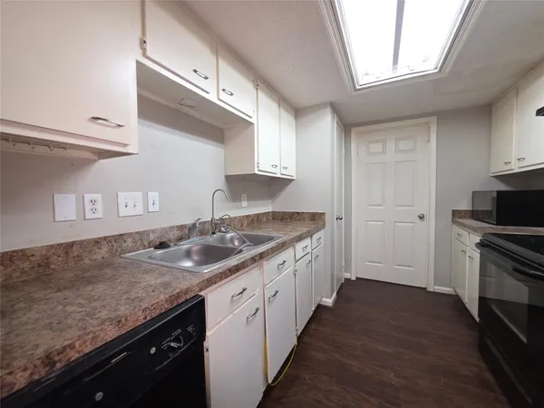 $1,725 | 9814 Kiwi Lane, Conroe, TX 77385