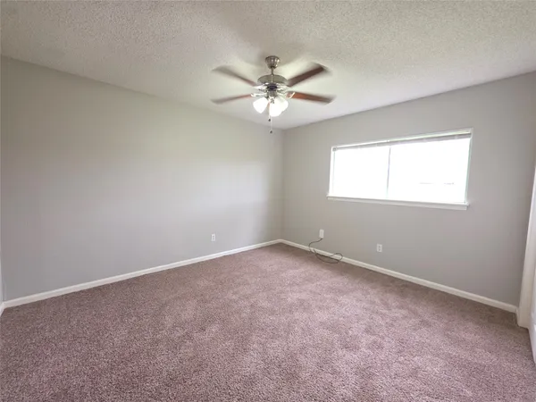 $1,725 | 9814 Kiwi Lane, Conroe, TX 77385
