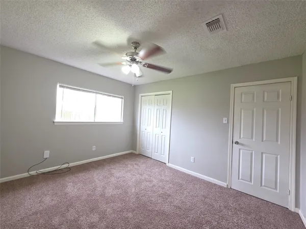 $1,725 | 9814 Kiwi Lane, Conroe, TX 77385