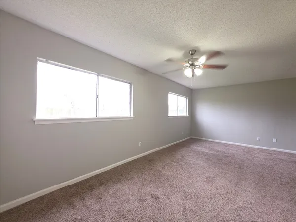 $1,725 | 9814 Kiwi Lane, Conroe, TX 77385