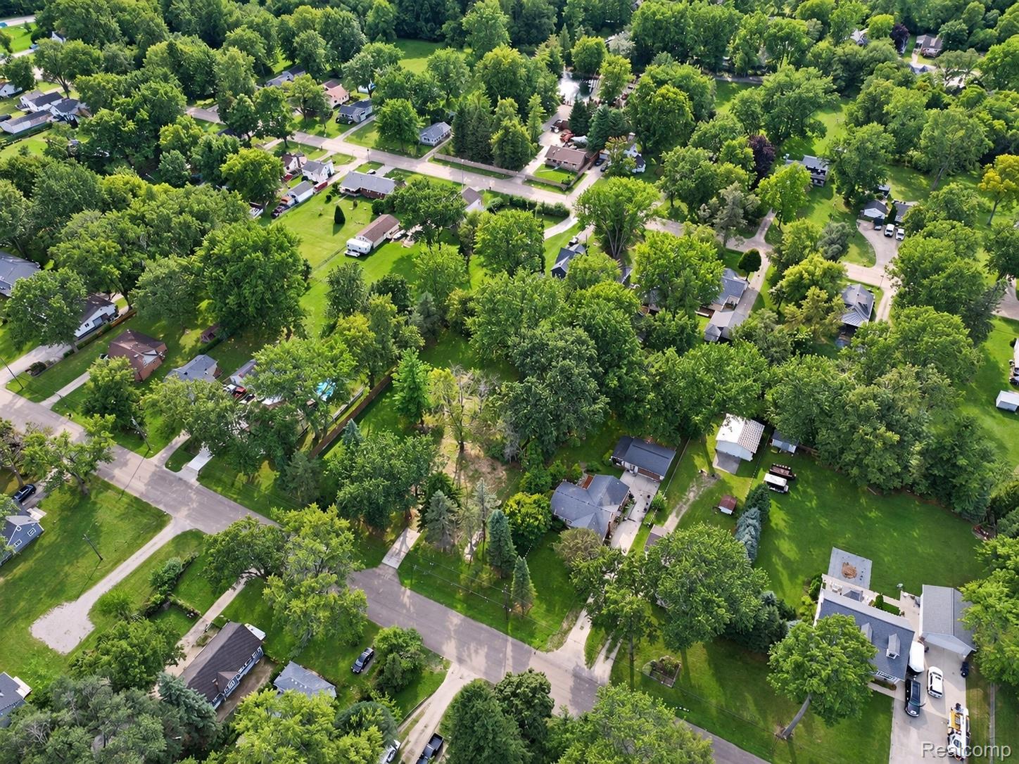 3172 Donley Avenue Rochester, MI 48309 - Photo 4 of 5 DJI_20260908152752_0157_D-edited.jpg
