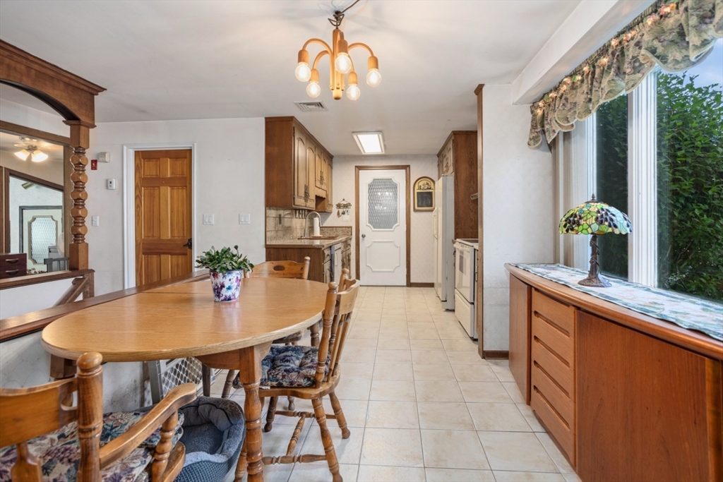 45 Bradford Road Peabody, MA 01960 - Photo 10 of 42