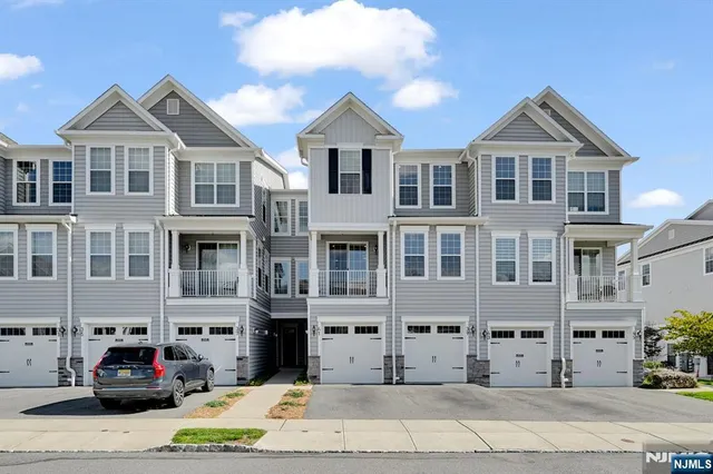 $799,999 | 41 Sequoia Drive, Cedar Grove, NJ 07009