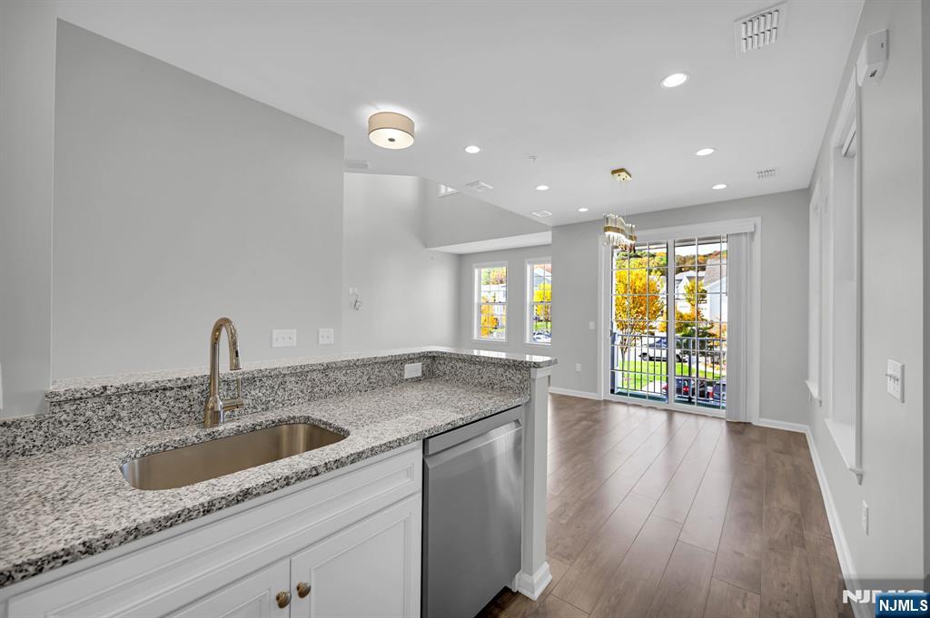 41 Sequoia Drive Cedar Grove, NJ 07009 - Photo 12 of 49