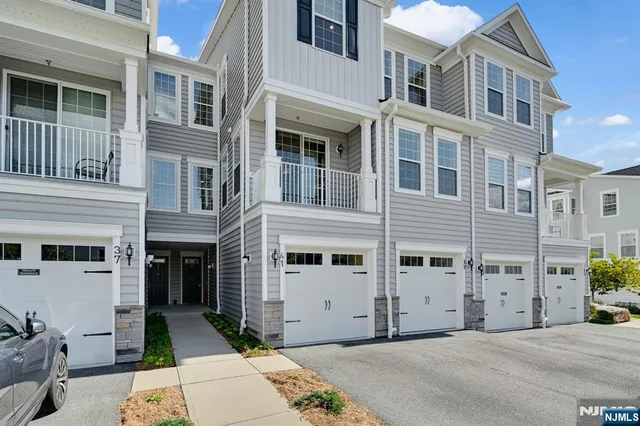 $799,999 | 41 Sequoia Drive, Cedar Grove, NJ 07009