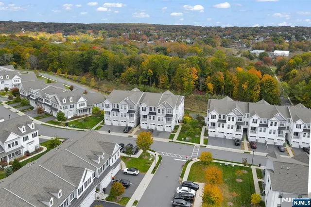 $799,999 | 41 Sequoia Drive, Cedar Grove, NJ 07009