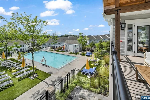 $799,999 | 41 Sequoia Drive, Cedar Grove, NJ 07009