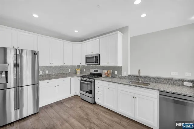 $799,999 | 41 Sequoia Drive, Cedar Grove, NJ 07009