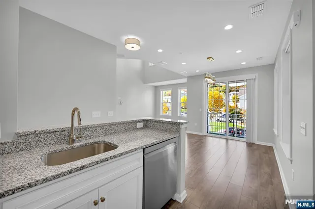 $799,999 | 41 Sequoia Drive, Cedar Grove, NJ 07009