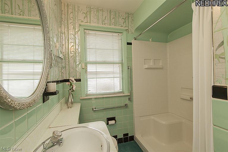 1396 Dorsh Road Cleveland, OH 44121 - Photo 11 of 21 Gallery Image 11