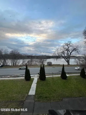 $950 | 166 2nd Avenue, Unit 10, Troy, NY 12180