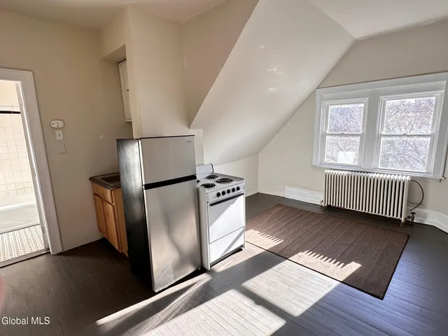 $950 | 166 2nd Avenue, Unit 10, Troy, NY 12180