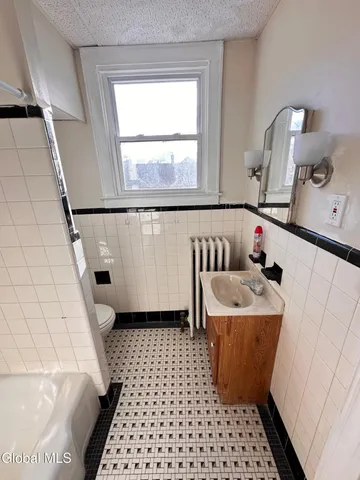 $950 | 166 2nd Avenue, Unit 10, Troy, NY 12180