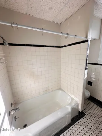 $950 | 166 2nd Avenue, Unit 10, Troy, NY 12180