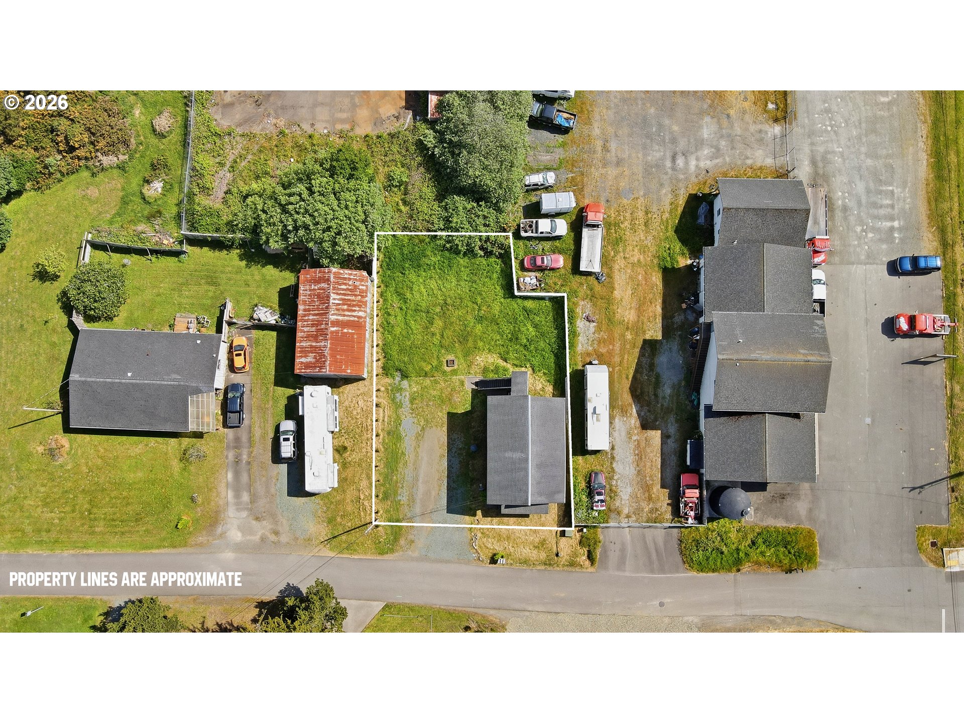 195 17th Street Southeast Bandon, OR 97411 - Photo 3 of 20