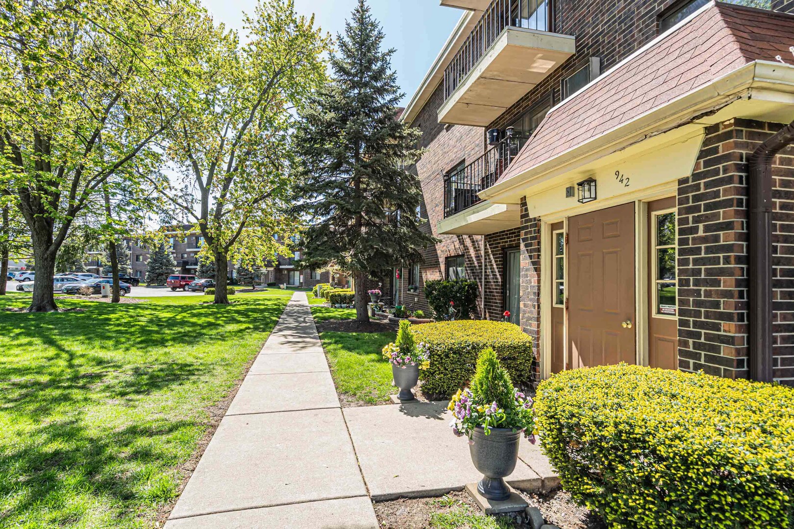 942 North Rohlwing Road, Unit 201E Addison, IL 60101 - Photo 2 of 25 a pathway with a yard