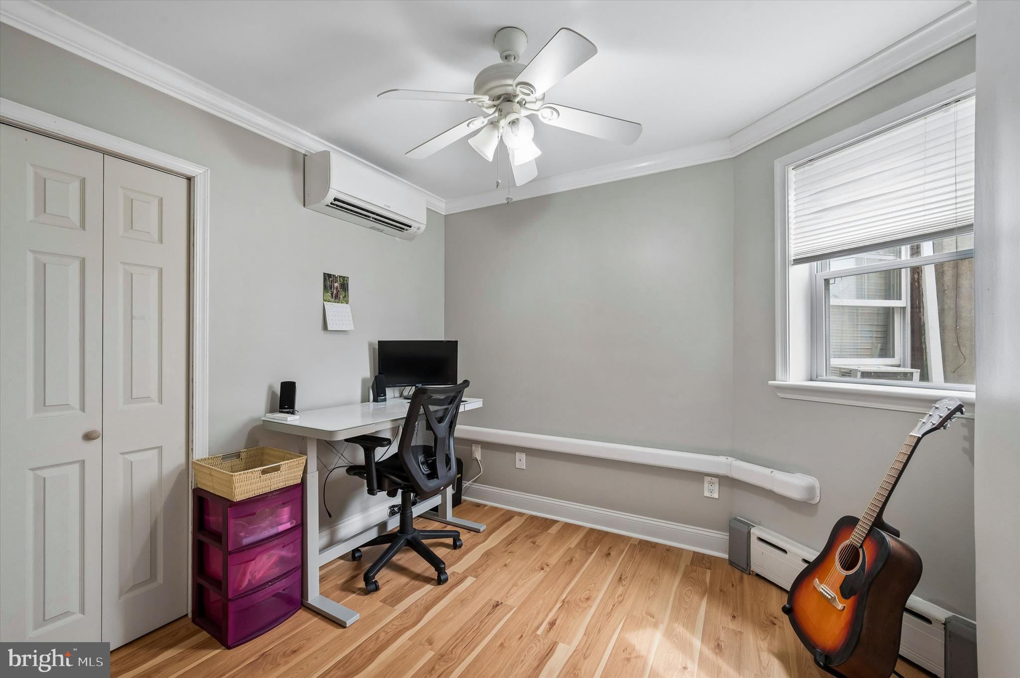 2530 South 11th Street Philadelphia, PA 19148 - Photo 16 of 22 Middle bedroom