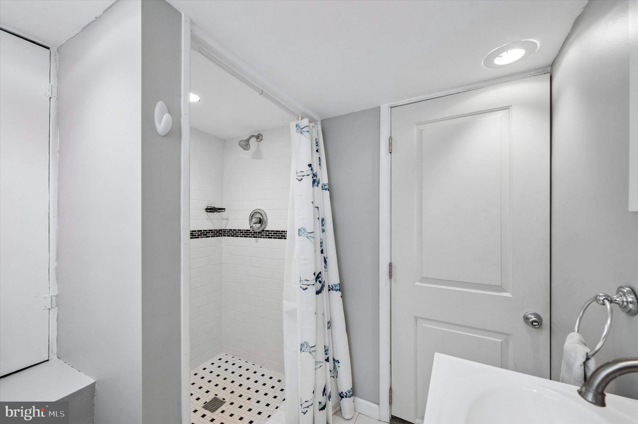 2530 South 11th Street Philadelphia, PA 19148 - Photo 21 of 22 2nd full bathroom, located in the basement