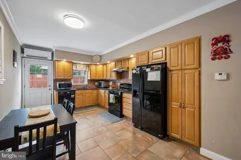 $325,000 | 2530 South 11th Street, Philadelphia, PA 19148