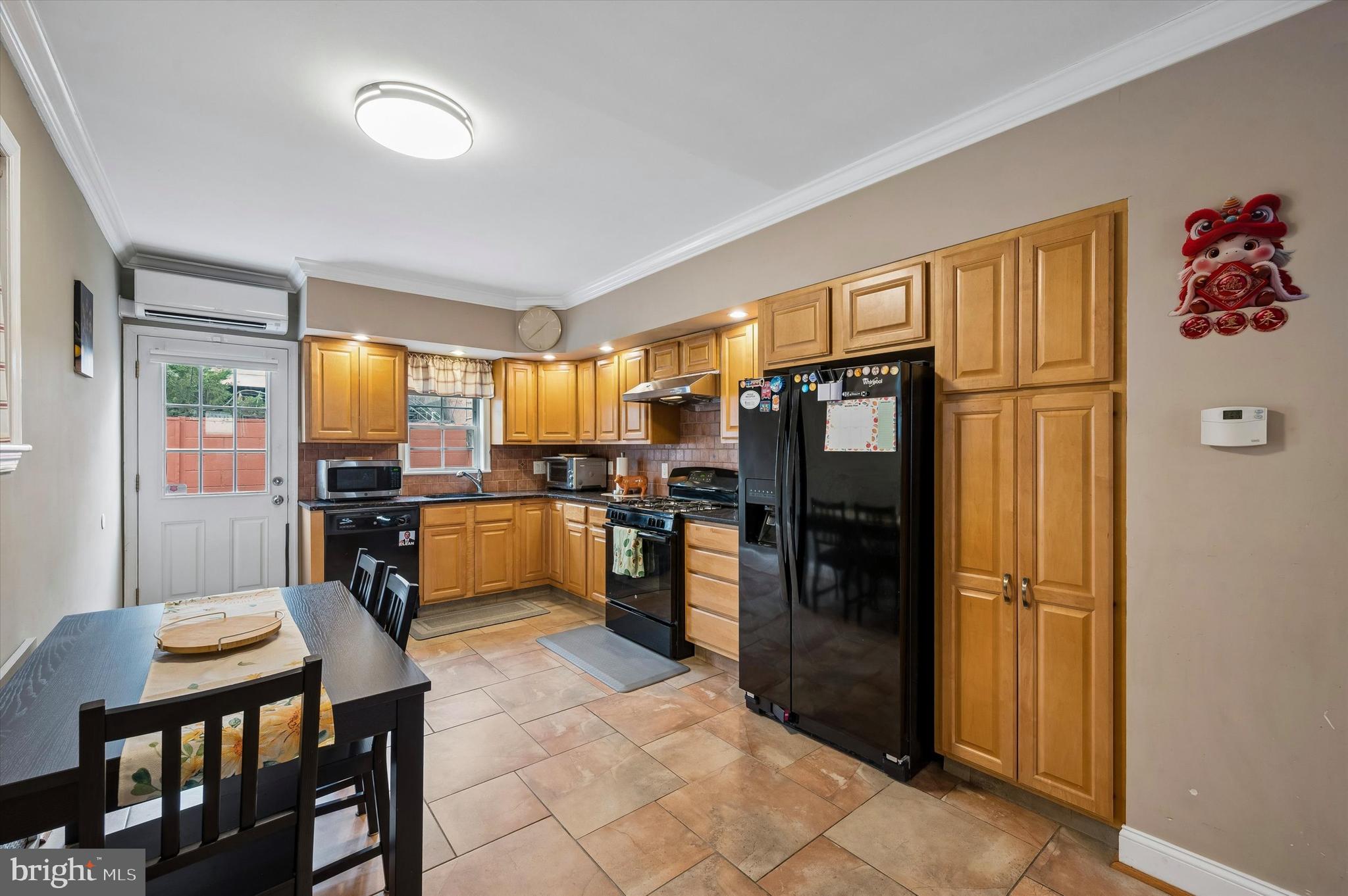 2530 South 11th Street Philadelphia, PA 19148 - Photo 9 of 22 Tons of cabinet space