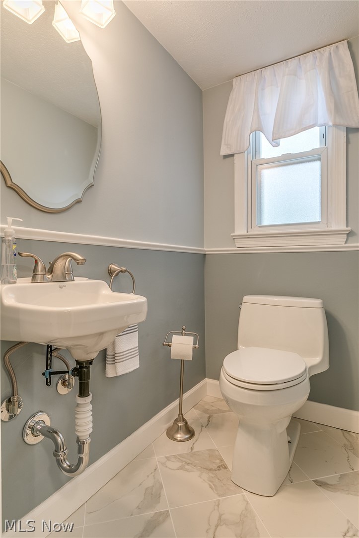 1138 Croyden Road Lyndhurst, OH 44124 - Photo 13 of 35