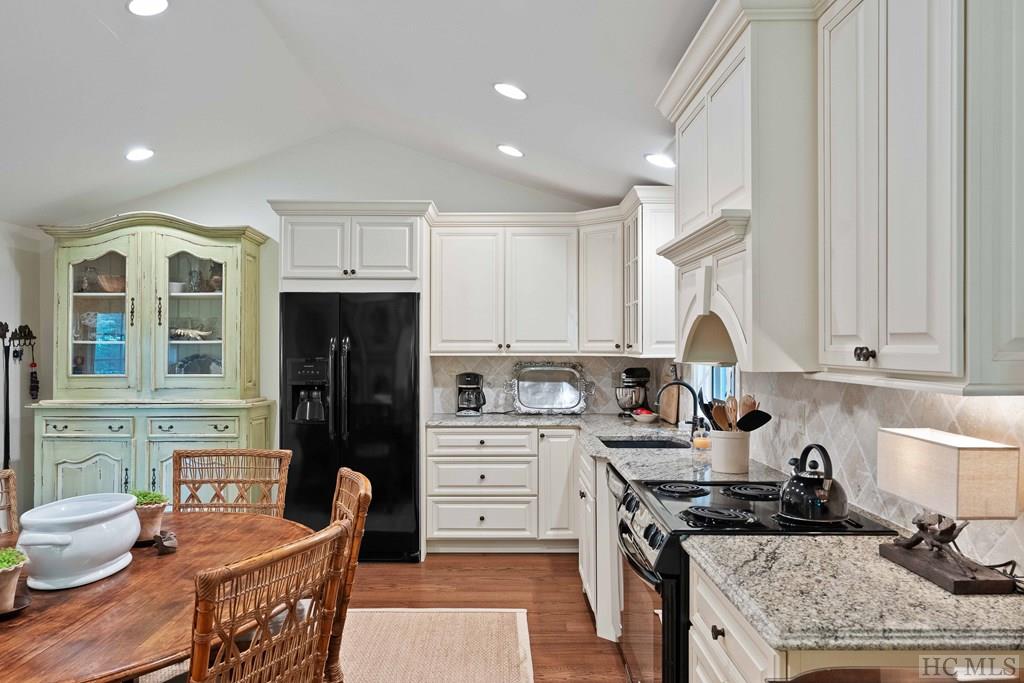 82 Azalea Road Highlands, NC 28741 - Photo 9 of 39 Gallery Image 9