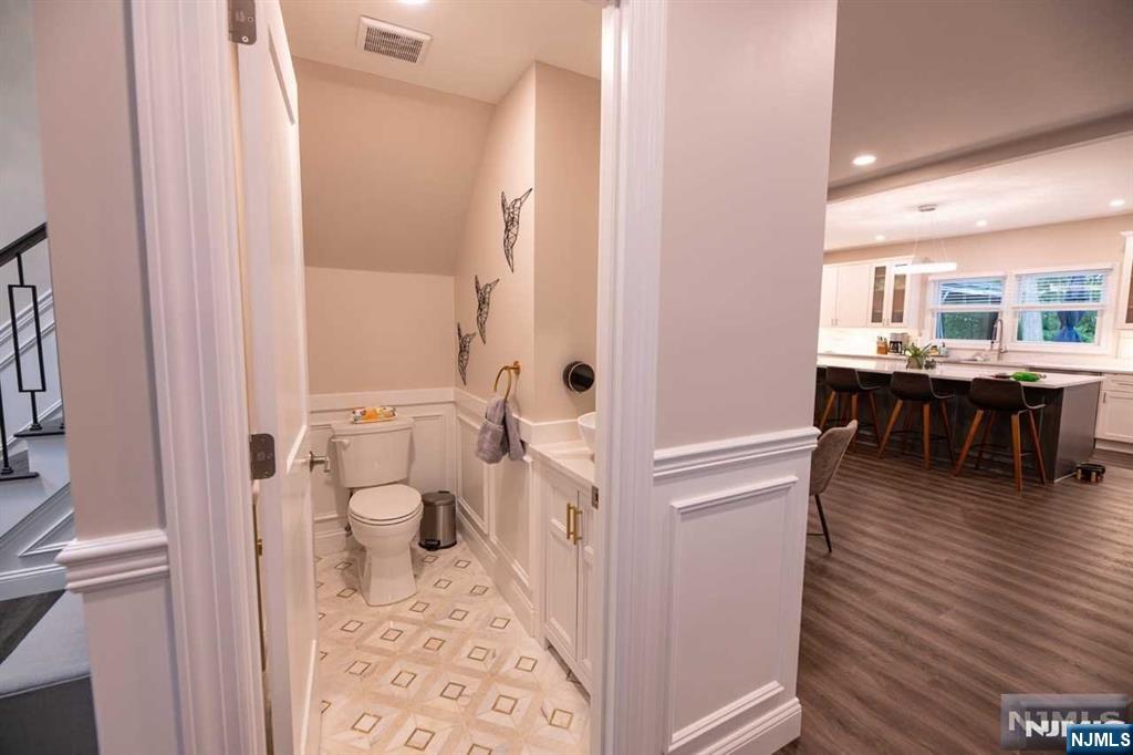 362 Harrison Street Paramus, NJ 07652 - Photo 21 of 50