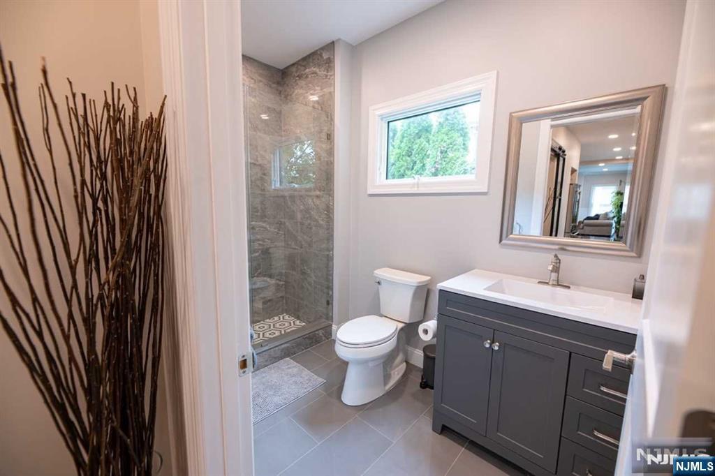 362 Harrison Street Paramus, NJ 07652 - Photo 24 of 50