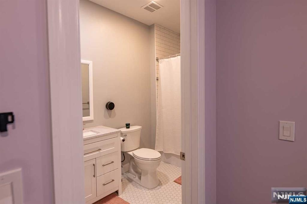 362 Harrison Street Paramus, NJ 07652 - Photo 30 of 50